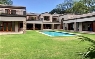 5 Bedroom House in Melrose