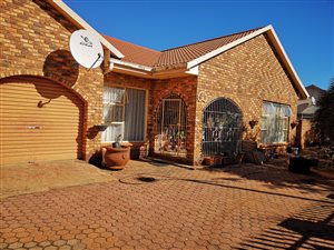 4 Bedroom House in Helikon Park