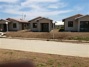 3 Bed House in Caneside