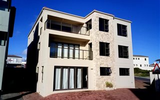 5 Bedroom House in Calypso Beach