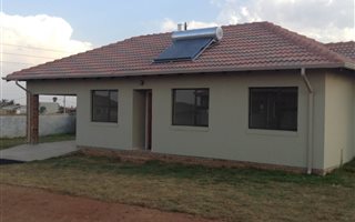 3 Bedroom House in Azaadville