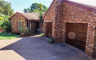 3 Bedroom House in Magalieskruin