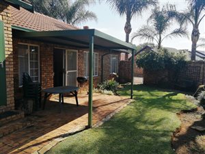 3 Bed Townhouse in Rooihuiskraal North