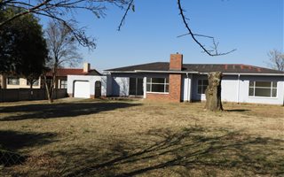 4 Bedroom House in Ncandu Park