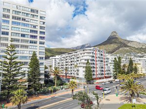 2 Bed Apartment in Sea Point
