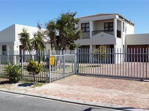 3 Bedroom House in Blouberg Sands