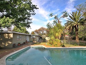 5 Bed House in Universitas