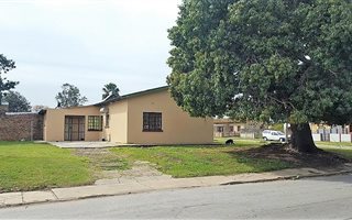 3 Bedroom House in De Mist