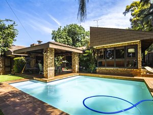 4 Bed House in Montana Park