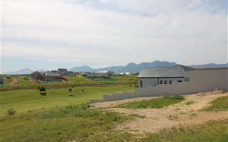 935 m² Land available in Kingswood Golf Estate
