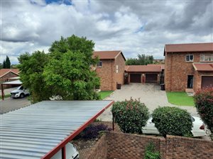 2 Bed Flat in Rooihuiskraal