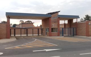 3 Bedroom Duplex in Glen Marais