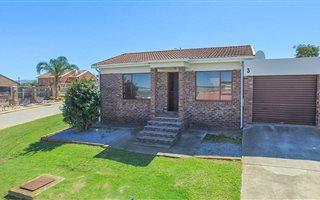 2 Bedroom House in Scheepers Heights