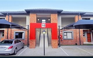 3 Bedroom Townhouse in Carlswald North Estate