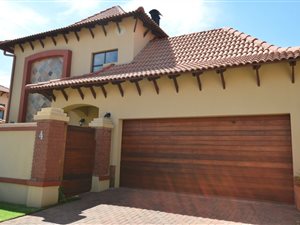 4 Bed House in Lakefield