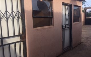 2 Bedroom House in Mahube Valley