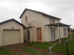 2 Bed Townhouse in Vanderbijlpark CE7