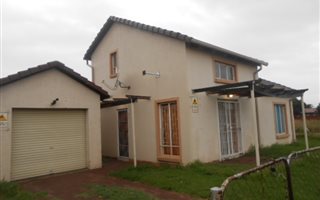 2 Bedroom Townhouse in Vanderbijlpark CE7
