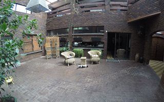 5 Bedroom House in Larrendale