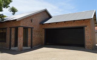3 Bedroom House in Heuwelsig