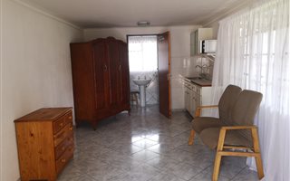 1 Bedroom Garden Cottage in Nigel Central