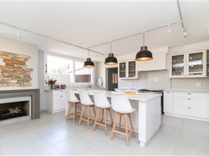 10 Bed House in Colbyn