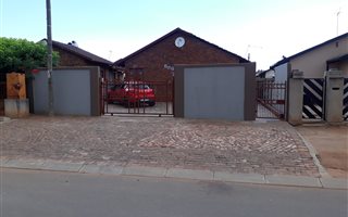 4 Bedroom House in Daveyton