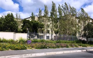 3 Bedroom Apartment in Somerset West Central