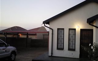 2 Bedroom House in Olievenhoutbosch