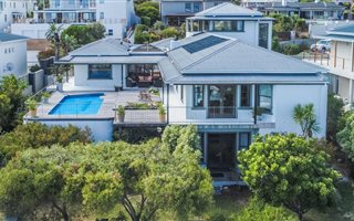 5 Bedroom House in Noordhoek
