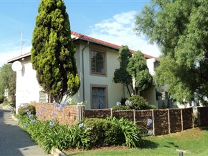 3 Bed Apartment in Paulshof