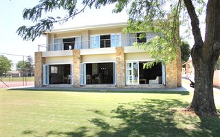 5 Bedroom House in Loch Vaal