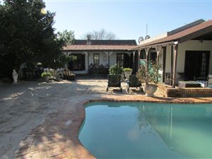 4 Bed House in Harfield Village