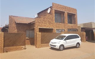 2 Bedroom House in Tembisa