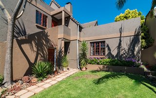4 Bedroom House in Bromhof