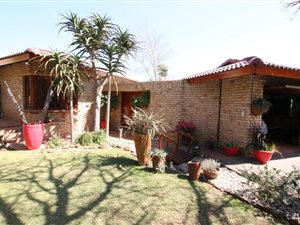 4 Bed Townhouse in Poortview