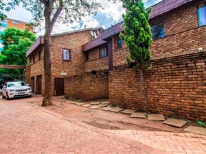 2 Bed Townhouse in Muckleneuk