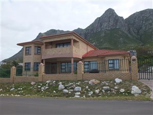 5 Bed House in Bettys Bay