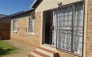 3 Bedroom Townhouse in Honeydew Ridge