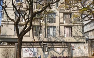 Bachelor apartment in Sunnyside