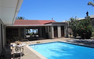 4 Bedroom House in Hoheizen