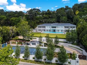 8 Bed House in Bishopscourt
