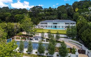 8 Bedroom House in Bishopscourt