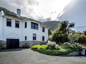 4 Bed House in St James