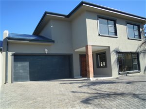 3 Bed Duet in Mossel Bay Central