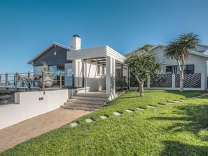 4 Bed House in Kini Bay