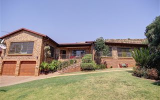 4 Bedroom House in Strubens Valley