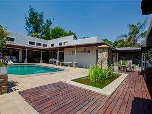 5 Bed House in Thornhill Estate