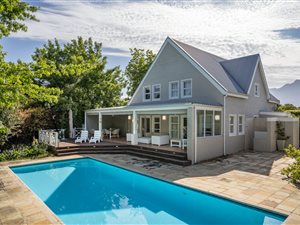 4 Bed House in Erinvale Estate