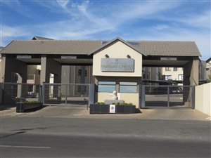 3 Bed Apartment in Ruimsig